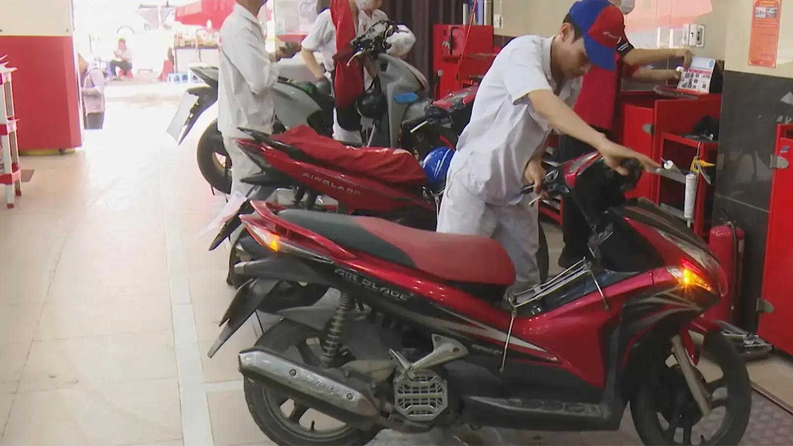 Cấm xe máy xăng vào 9 phường từ 1/7/2026